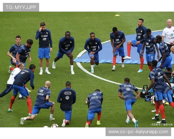 巴黎圣日耳曼边路配合密集制造威胁