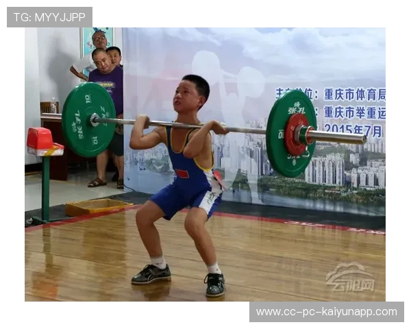 举重俱乐部完善青少年训练的恢复与康复配套服务体系，举重队训练视频